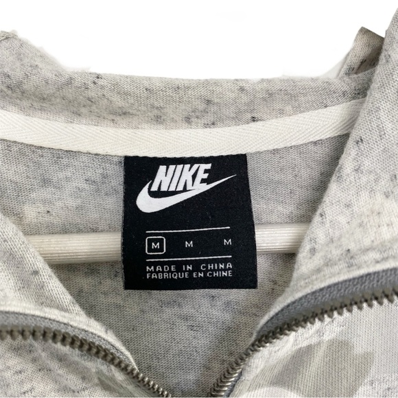 NIKE Women’s Zip Up Hooded Sweatshirt Gray Camouflage Medium Lightweight Workout - Picture 5 of 6
